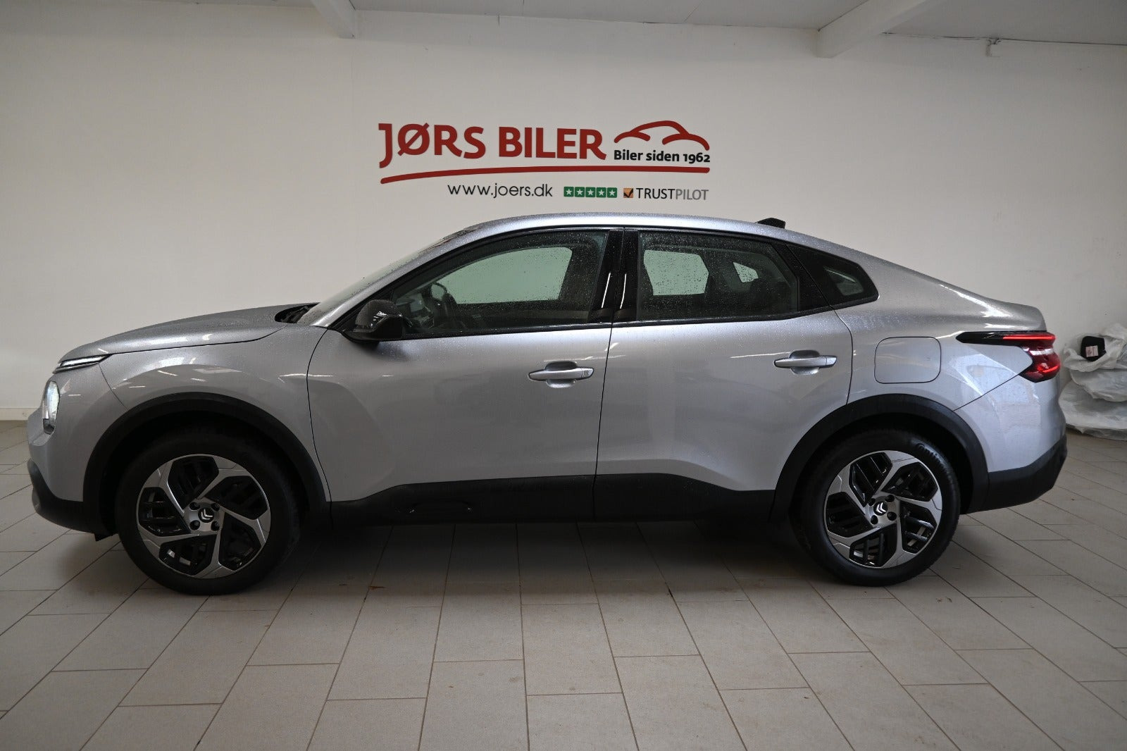 Grå Citroën C4 X fra 2023