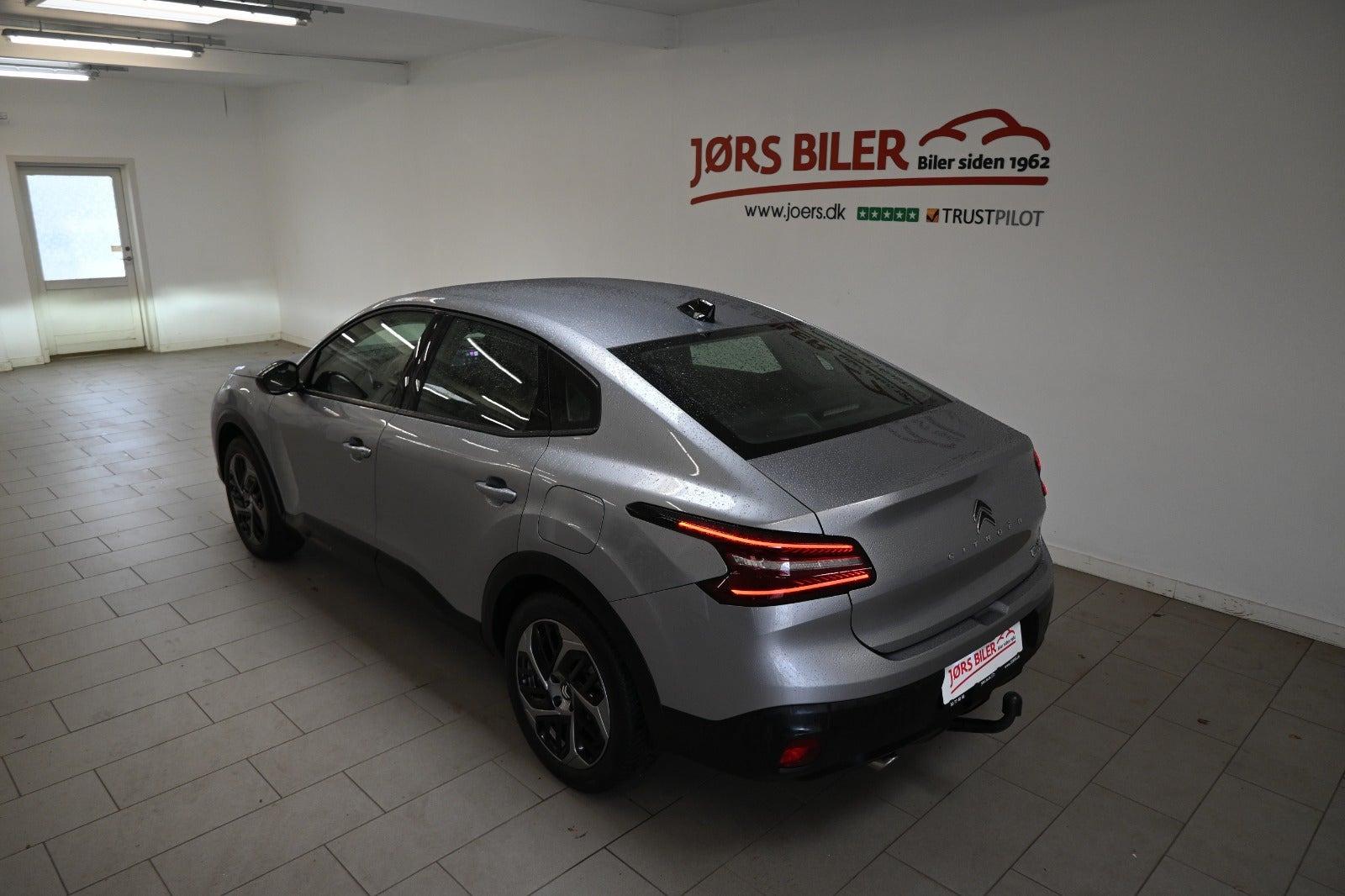 Grå Citroën C4 X fra 2023