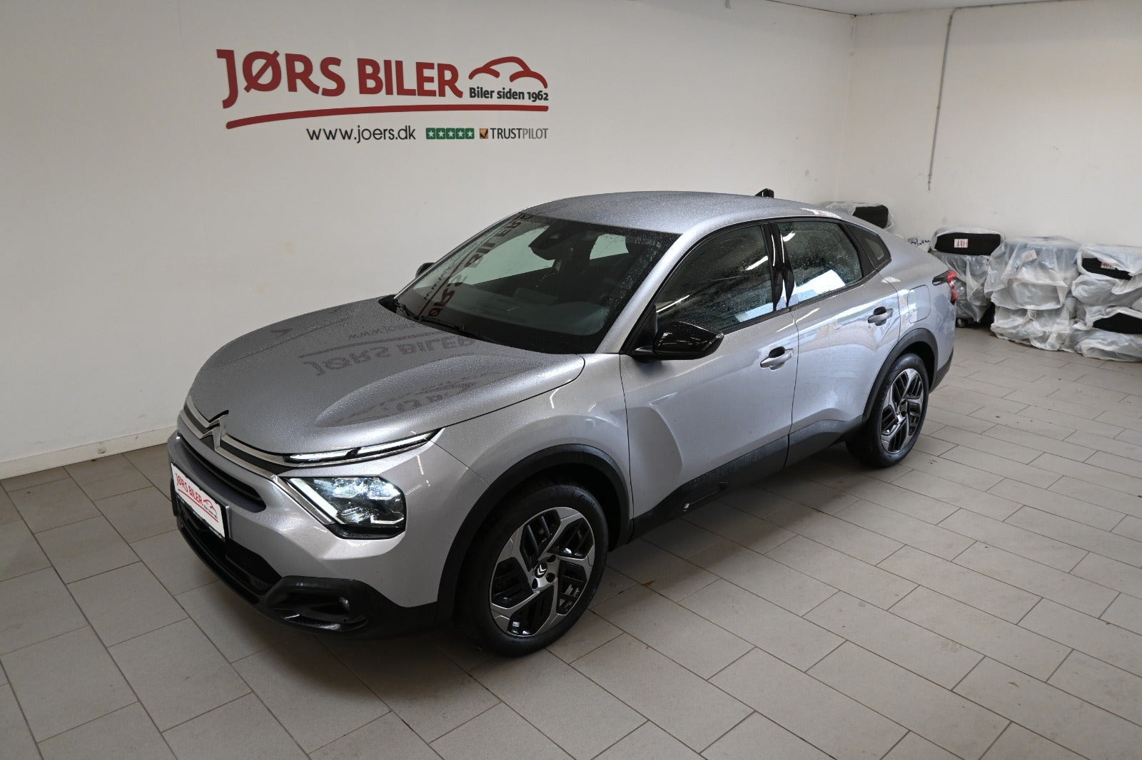 Grå Citroën C4 X fra 2023