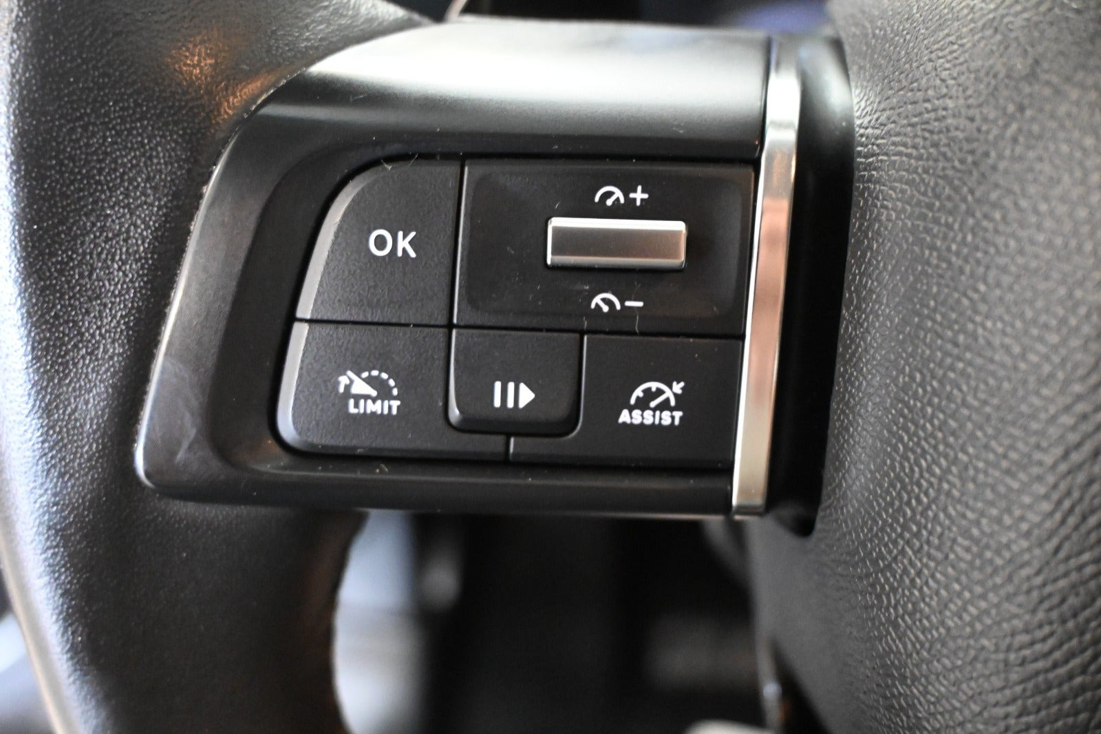 Grå Citroën C4 X fra 2023