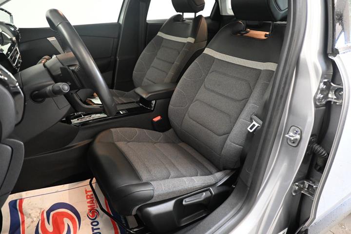Grå Citroën C4 X fra 2023