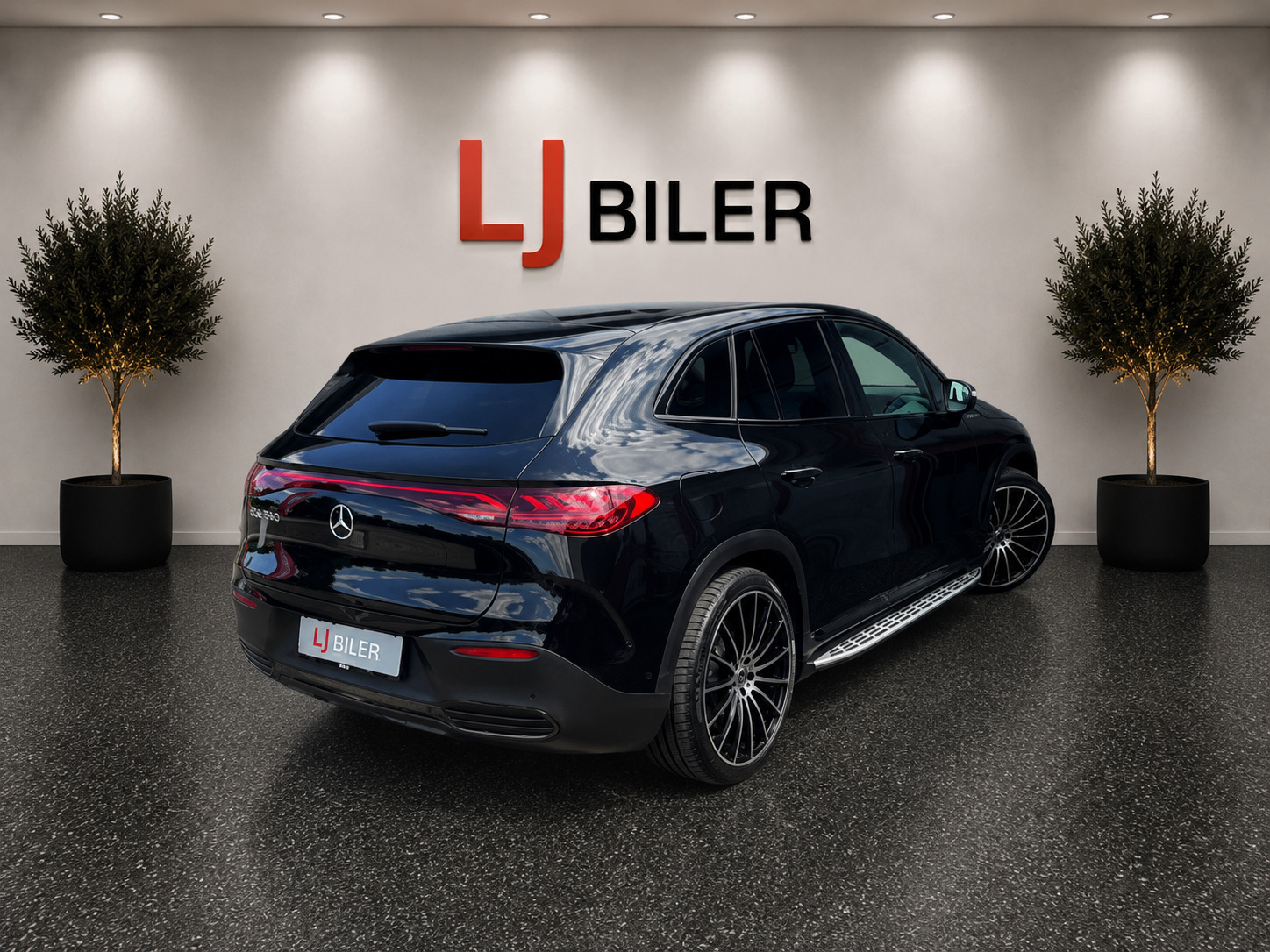 Sort Mercedes EQE350+ SUV fra 2023