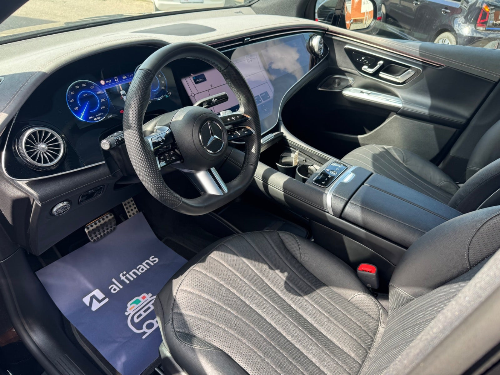 Sort Mercedes EQE350+ SUV fra 2023