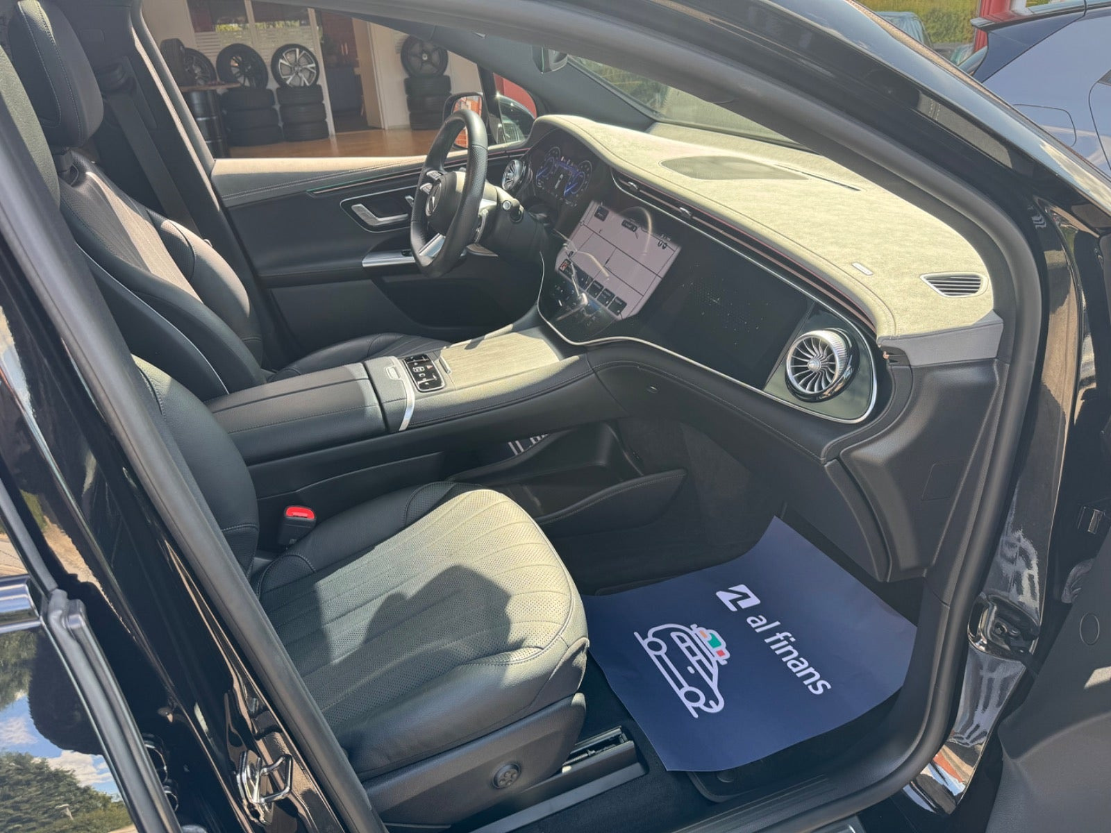 Sort Mercedes EQE350+ SUV fra 2023