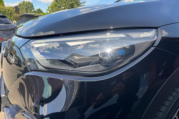 Sort Mercedes EQE350+ SUV fra 2023