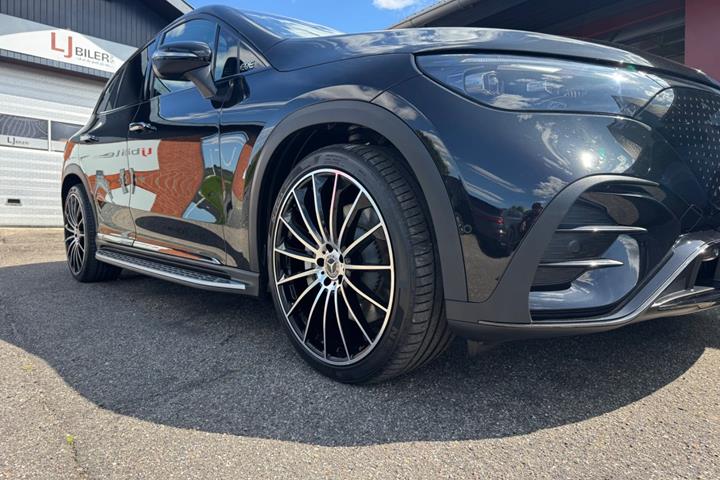 Sort Mercedes EQE350+ SUV fra 2023