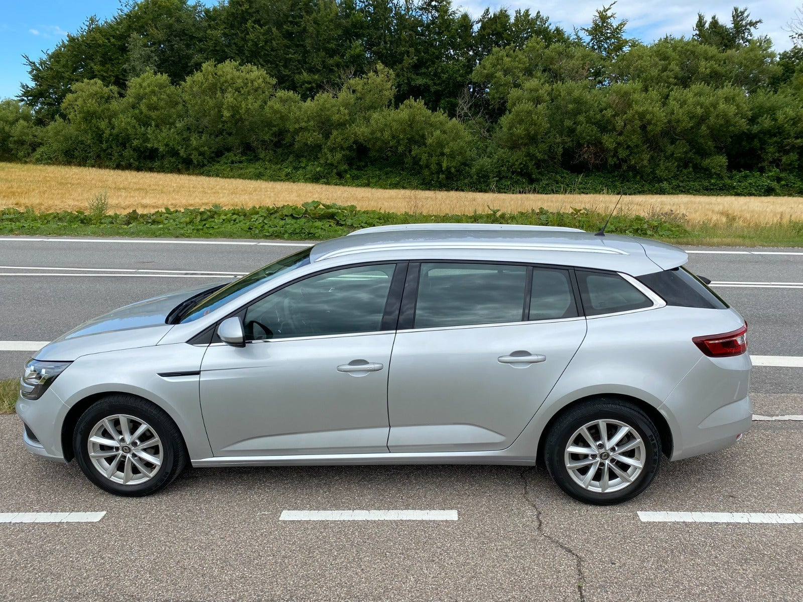 Sølv Renault Megane IV fra 2020