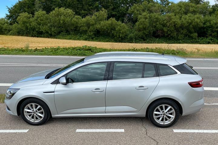 Sølv Renault Megane IV fra 2020