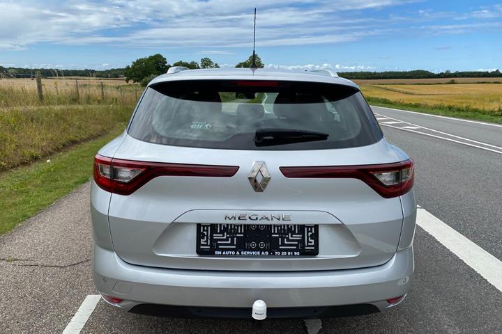Sølv Renault Megane IV fra 2020
