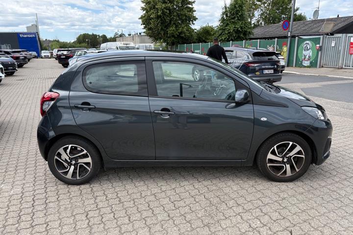 Rød Peugeot 108 fra 2020