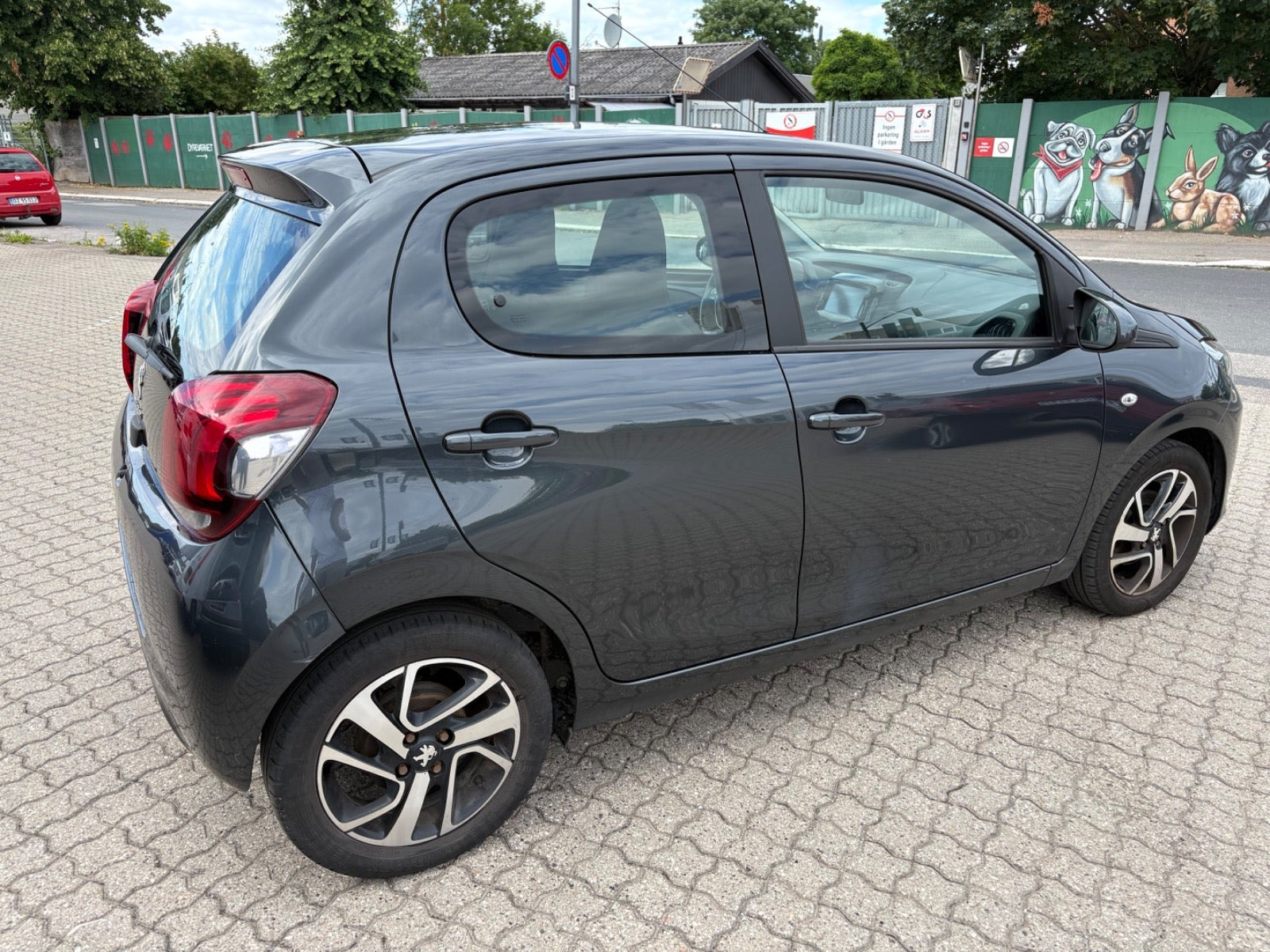 Rød Peugeot 108 fra 2020