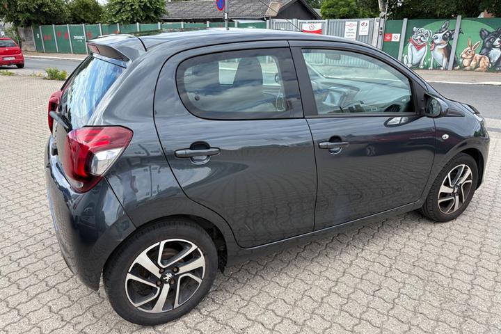 Rød Peugeot 108 fra 2020