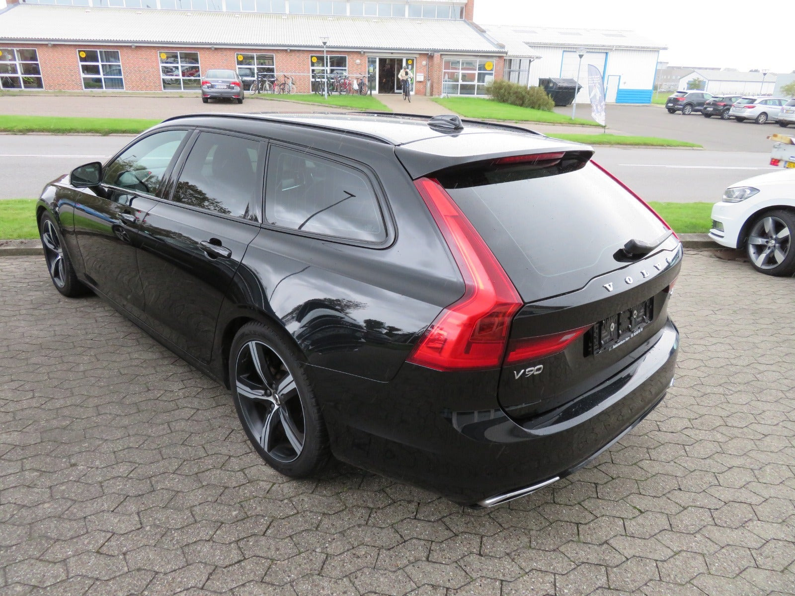 Sort Volvo V90 fra 2019
