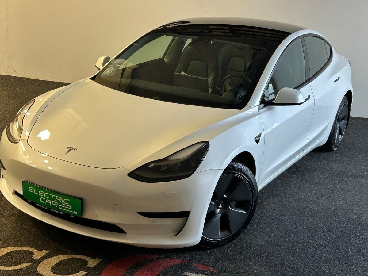 Hvid Tesla Model 3 fra 2022