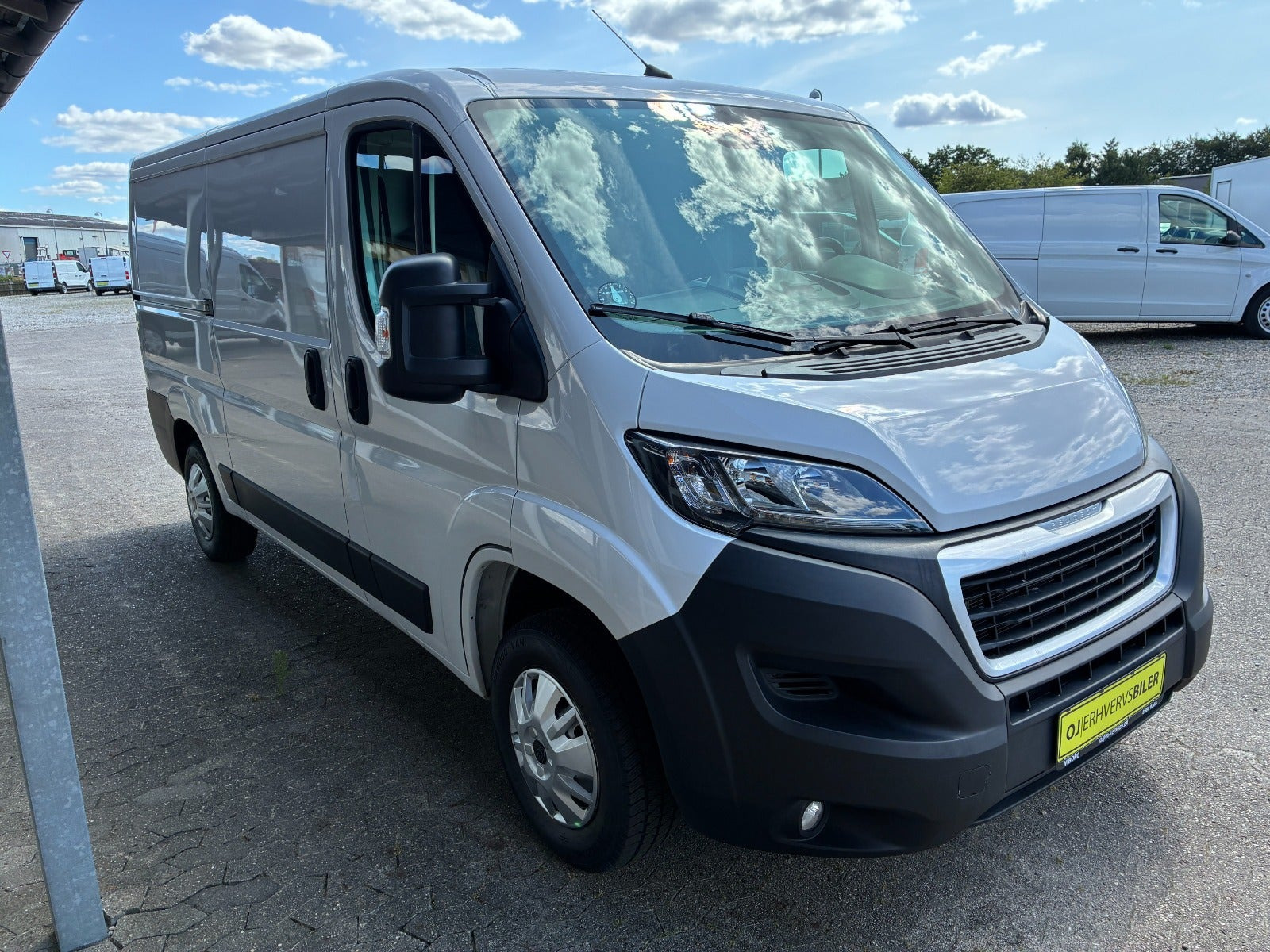 Hvid Peugeot Boxer 333 fra 2022