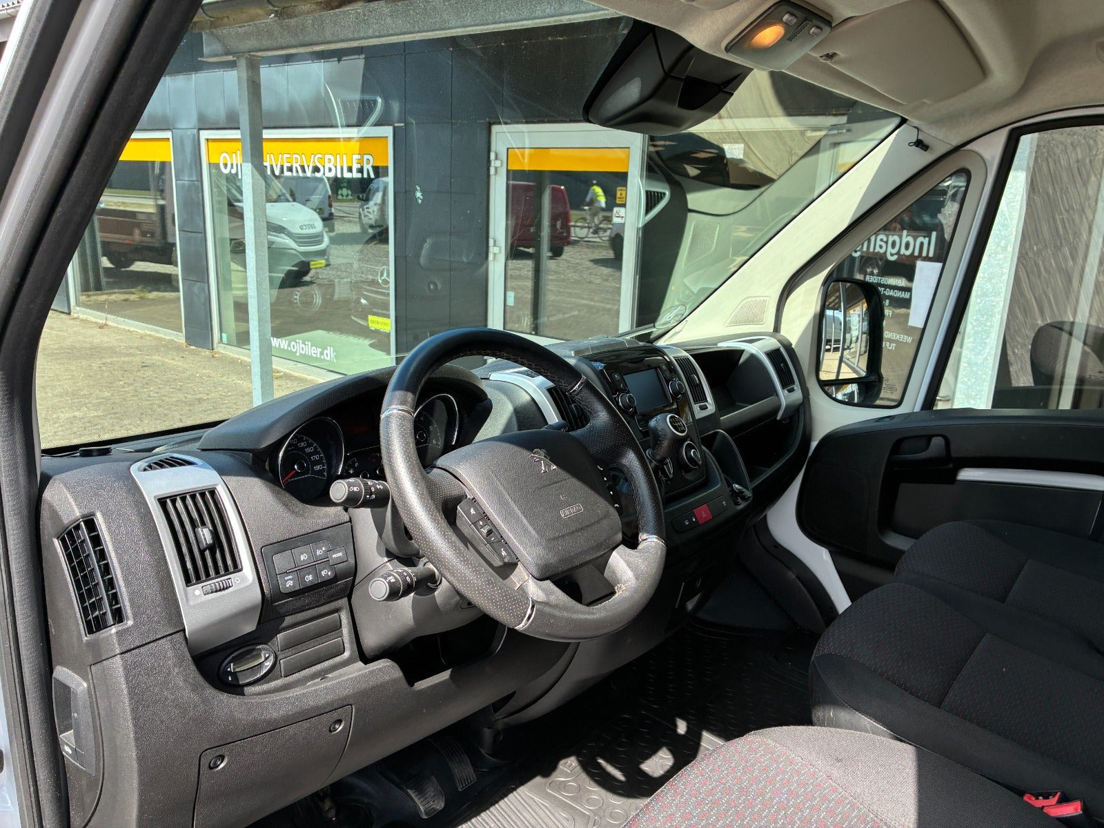 Hvid Peugeot Boxer 333 fra 2022