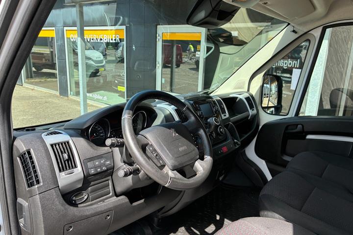Hvid Peugeot Boxer 333 fra 2022