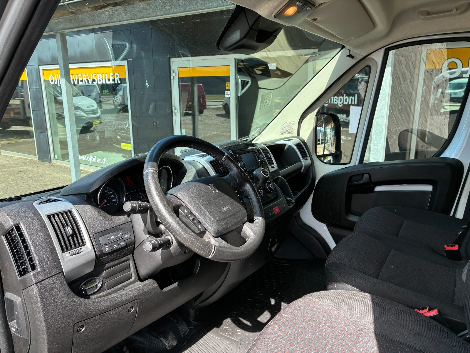 Hvid Peugeot Boxer 333 fra 2022