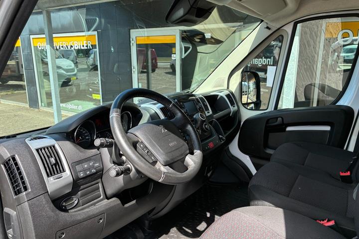 Hvid Peugeot Boxer 333 fra 2022