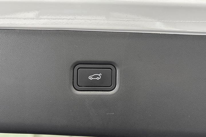 Hvid Xpeng G6 fra 2024