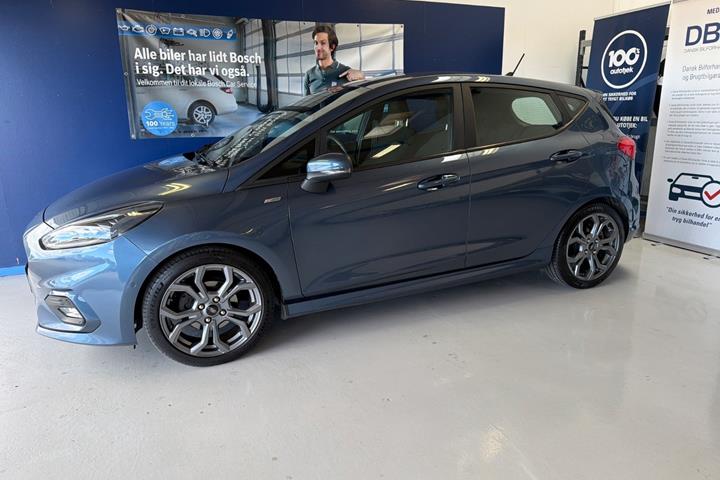 Blå Ford Fiesta fra 2020
