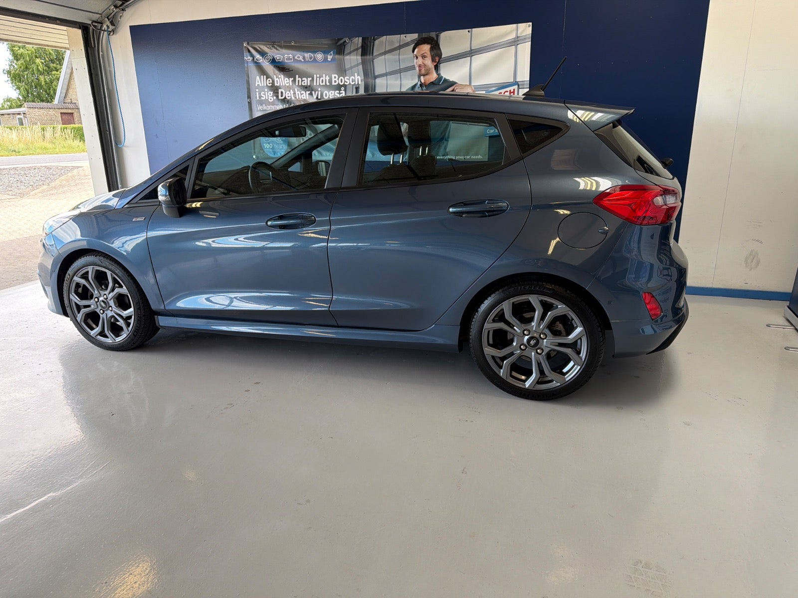 Blå Ford Fiesta fra 2020