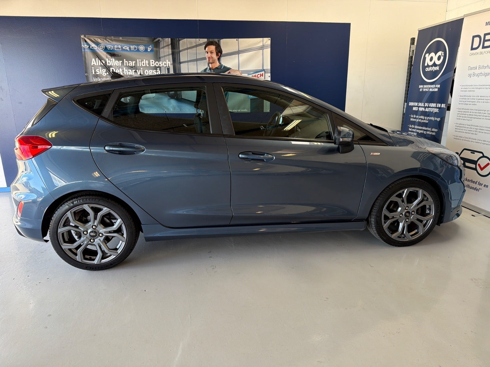 Blå Ford Fiesta fra 2020