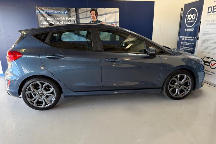 Blå Ford Fiesta fra 2020