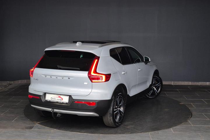 Hvid Volvo XC40 fra 2021