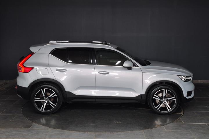 Hvid Volvo XC40 fra 2021