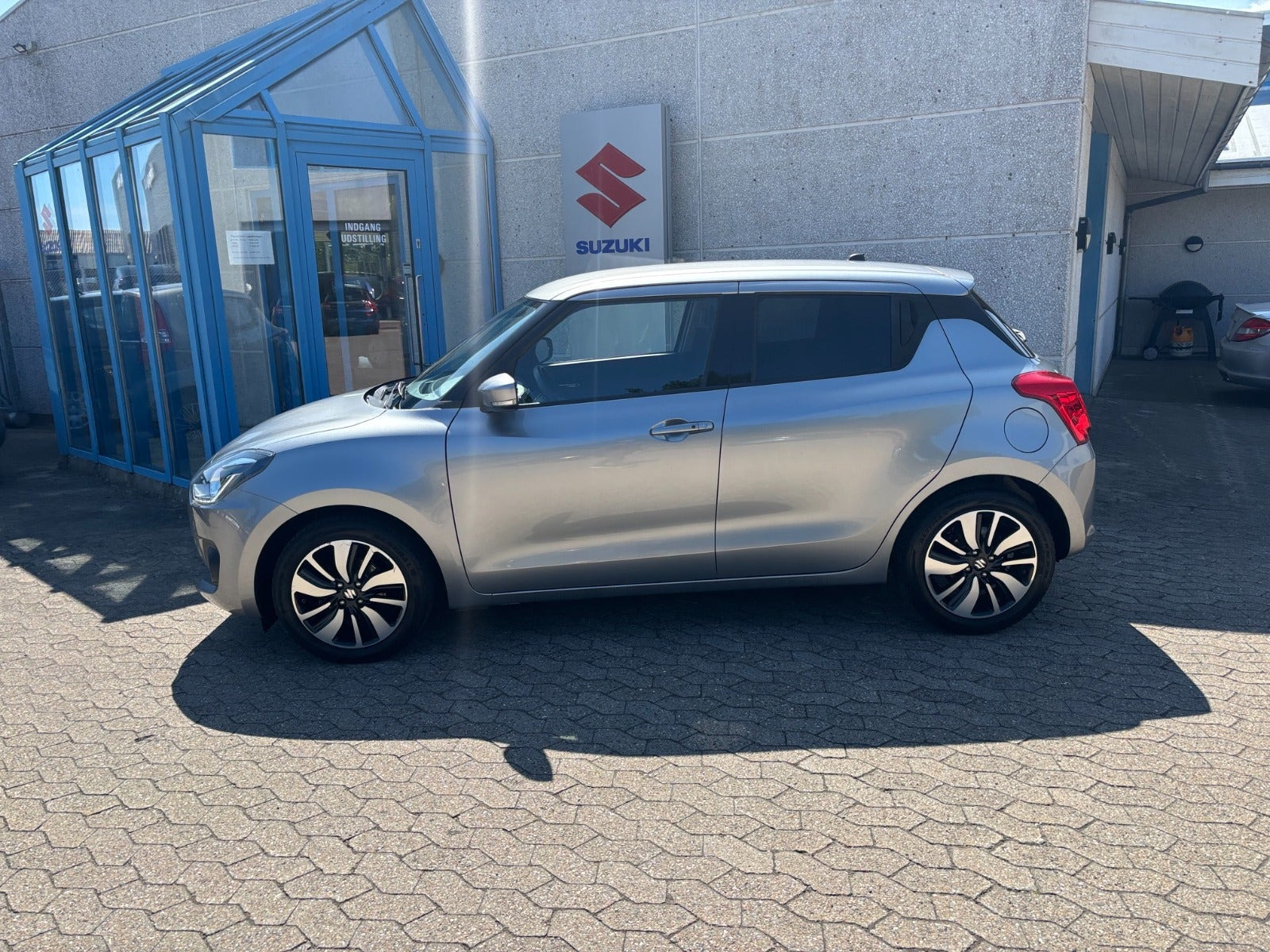 Grå Suzuki Swift fra 2019