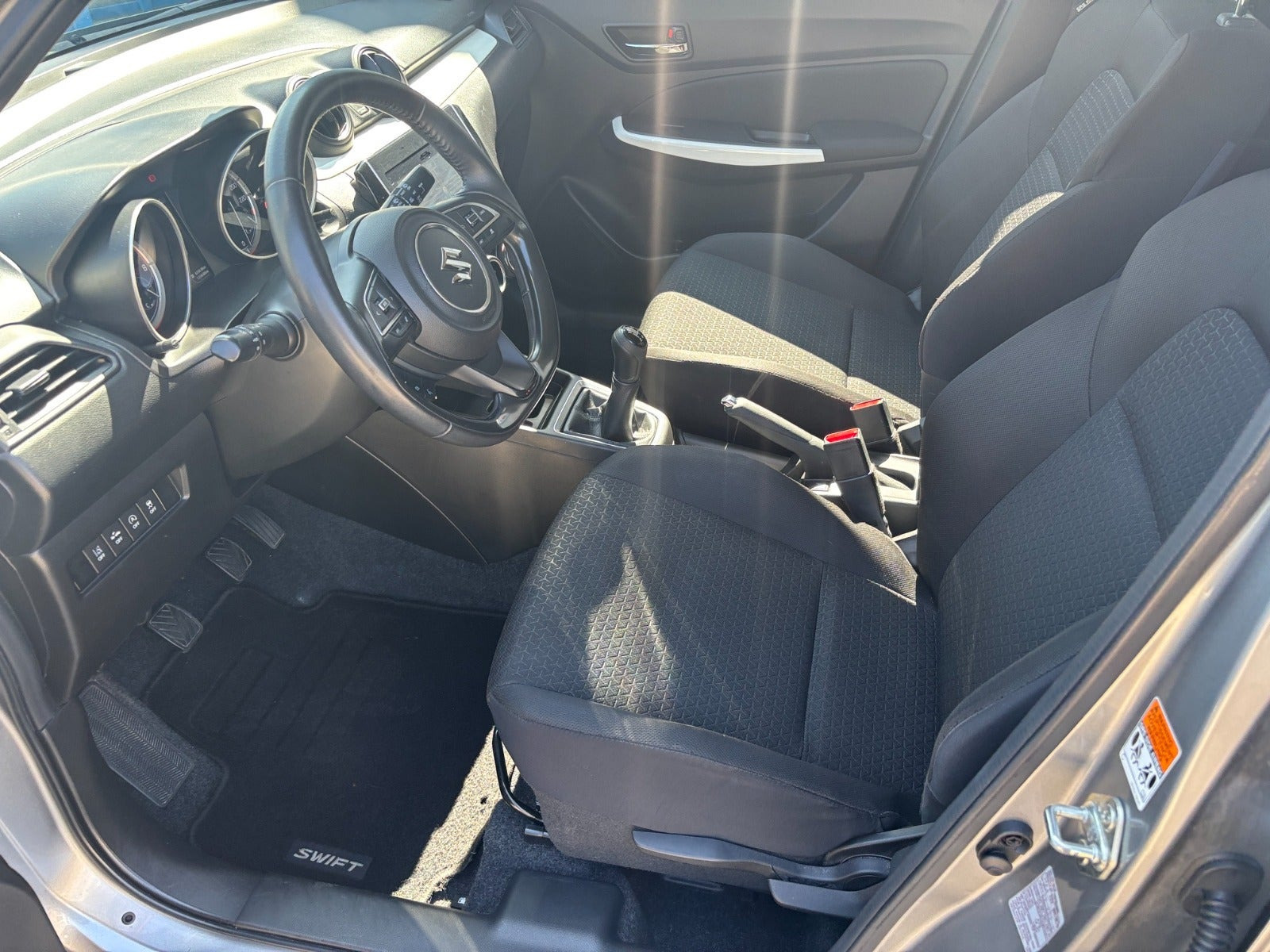 Grå Suzuki Swift fra 2019