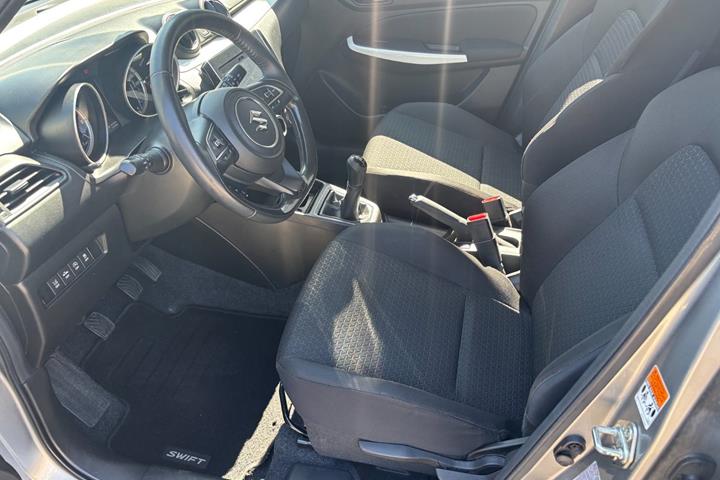 Grå Suzuki Swift fra 2019