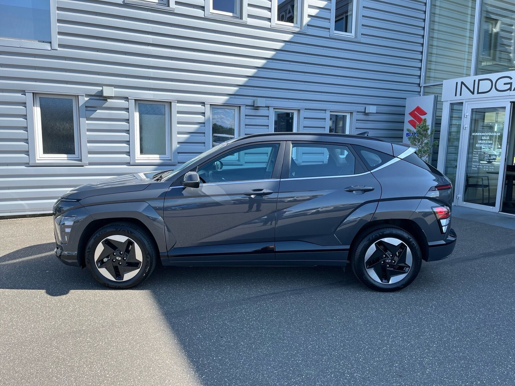 Grå Hyundai Kona fra 2025