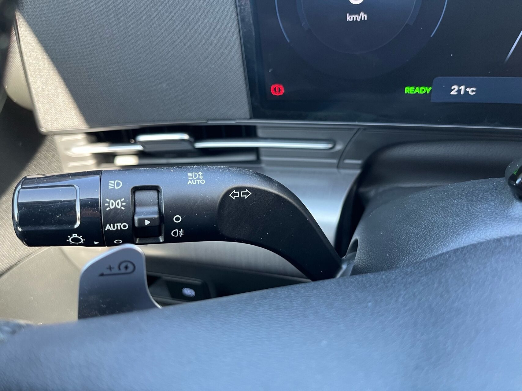 Grå Hyundai Kona fra 2025