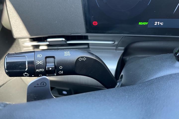 Grå Hyundai Kona fra 2025