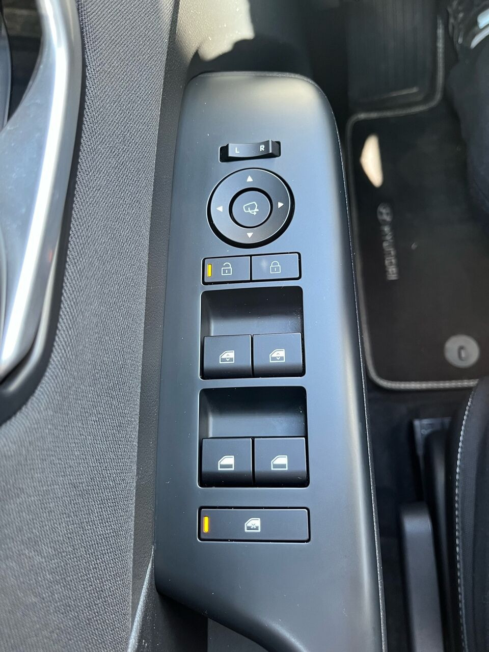 Grå Hyundai Kona fra 2025