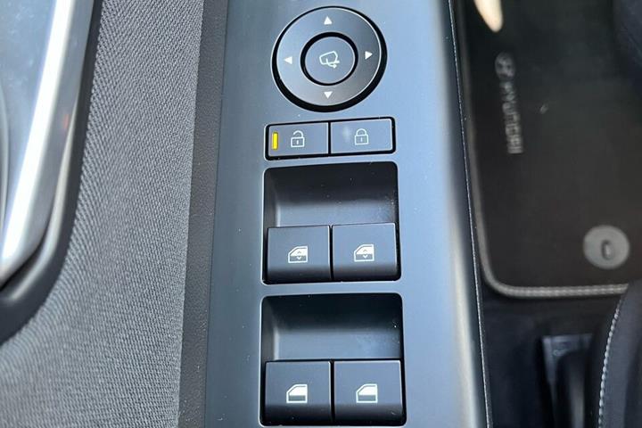 Grå Hyundai Kona fra 2025