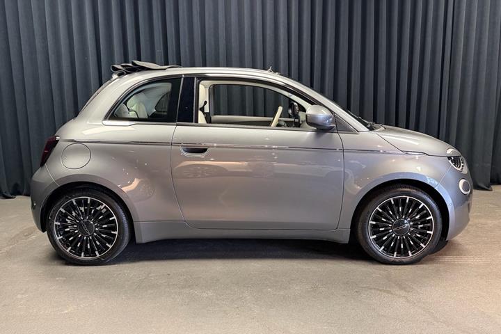 Grå Fiat 500e fra 2024