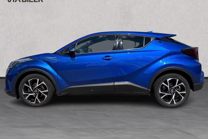 Blå Toyota C-HR fra 2021