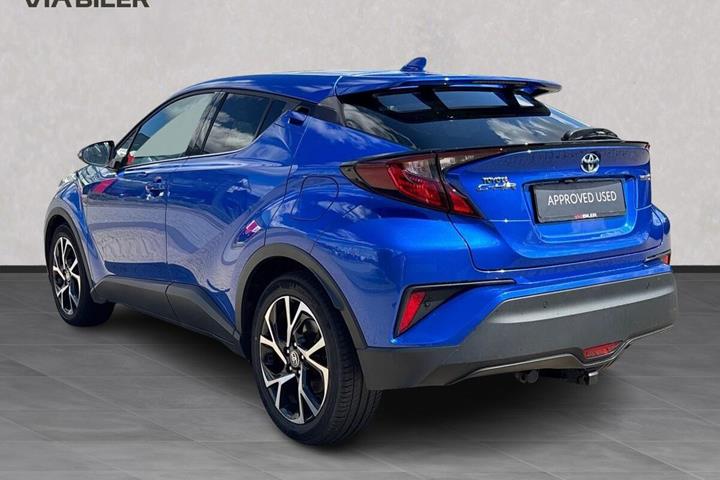 Blå Toyota C-HR fra 2021