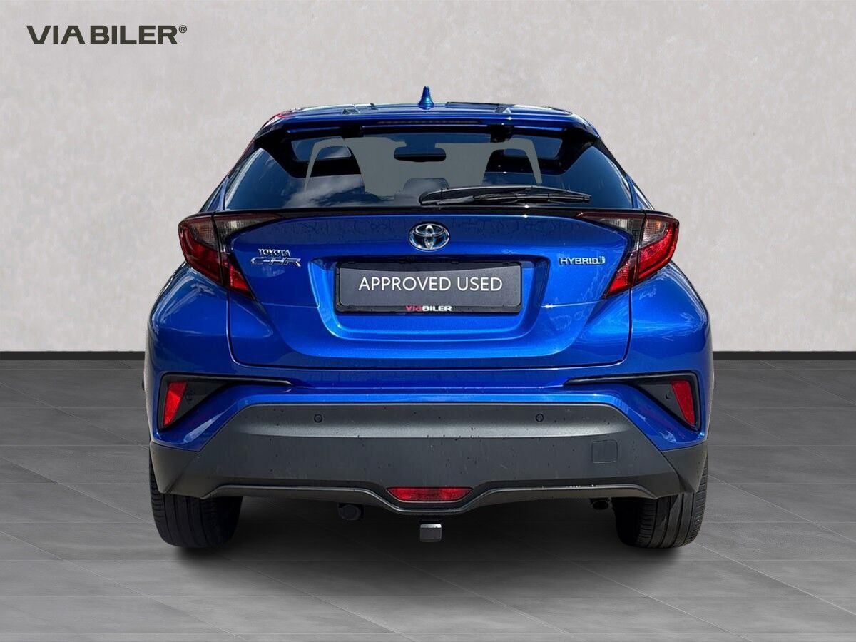 Blå Toyota C-HR fra 2021