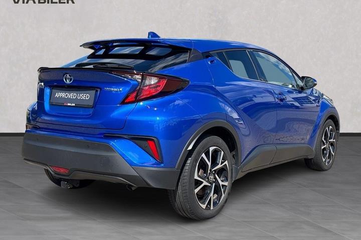 Blå Toyota C-HR fra 2021