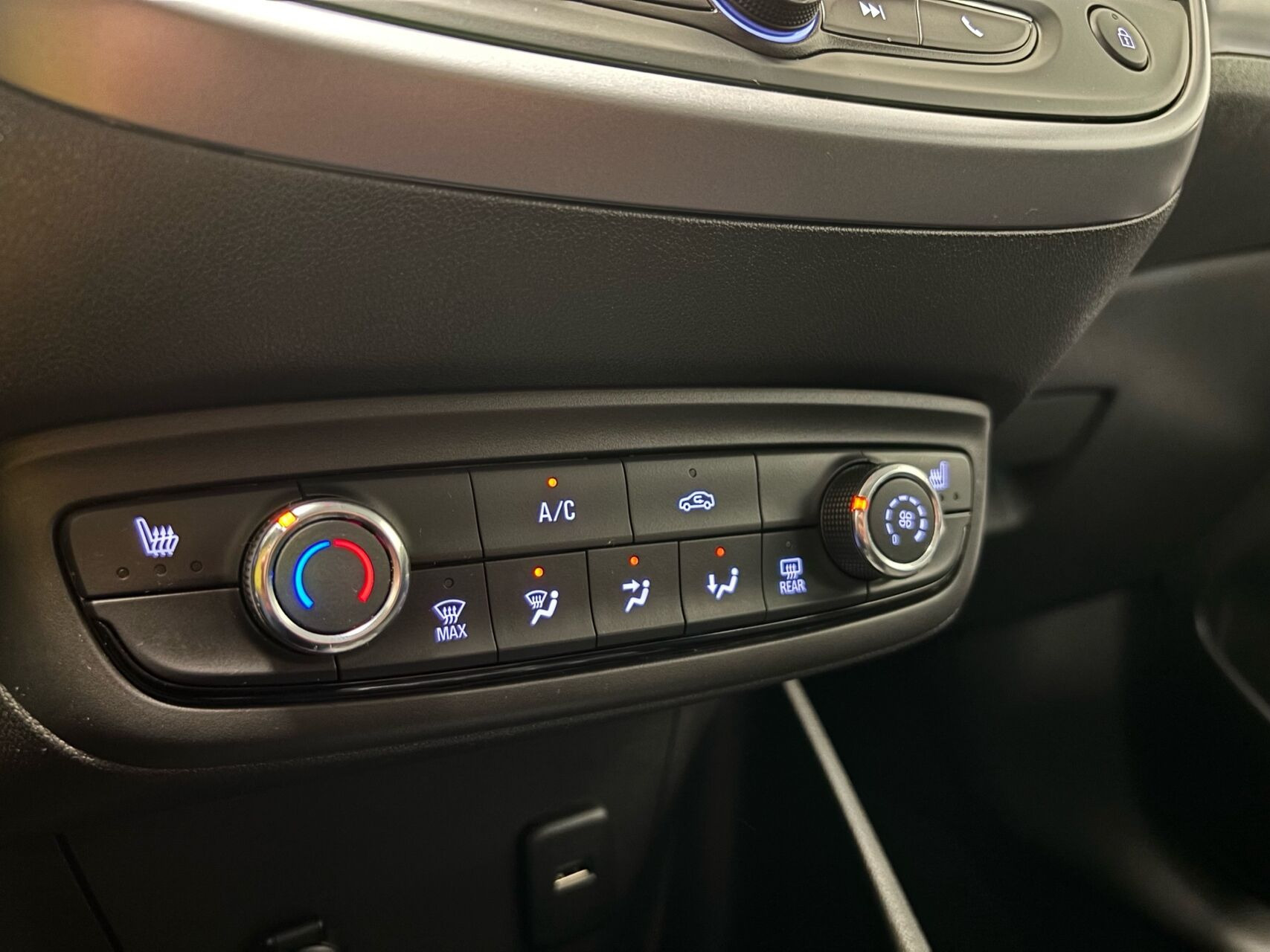 Hvid Opel Crossland fra 2022