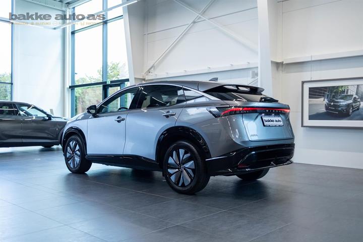 Grå Nissan Ariya fra 2025