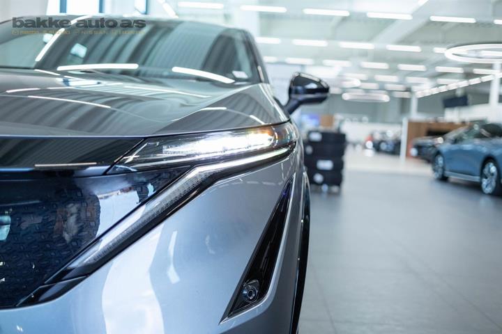 Grå Nissan Ariya fra 2025