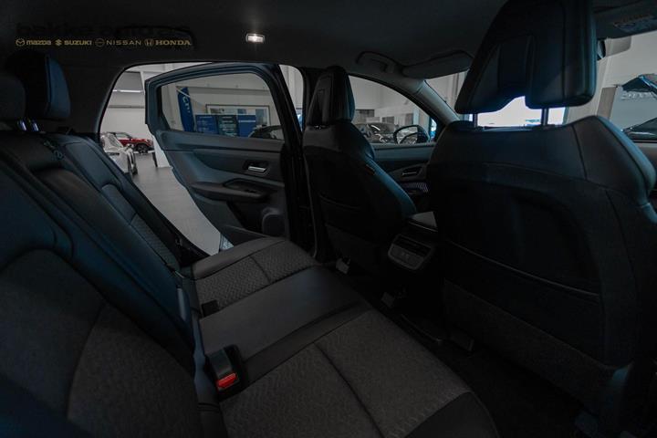 Grå Nissan Ariya fra 2025