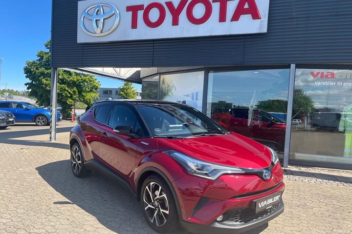 Rød Toyota C-HR fra 2018