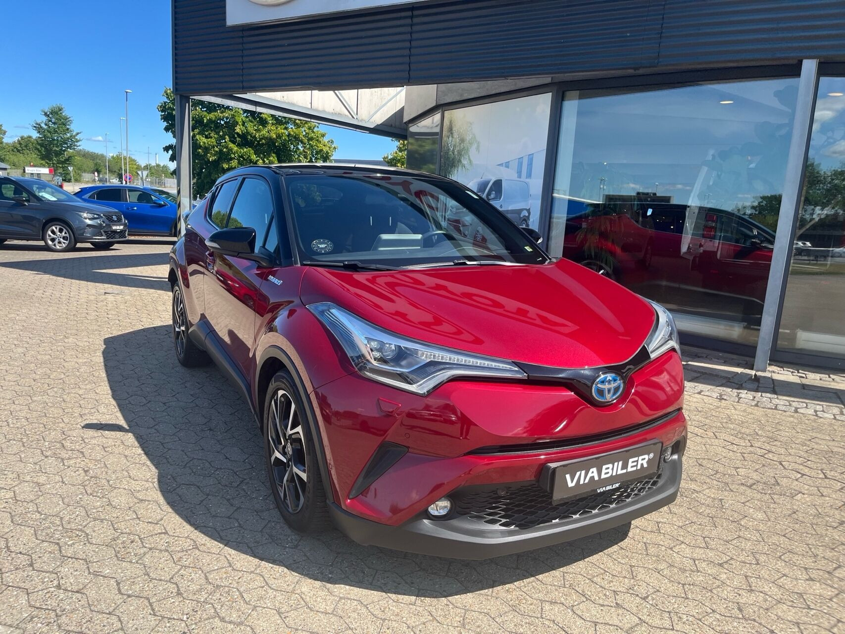 Rød Toyota C-HR fra 2018