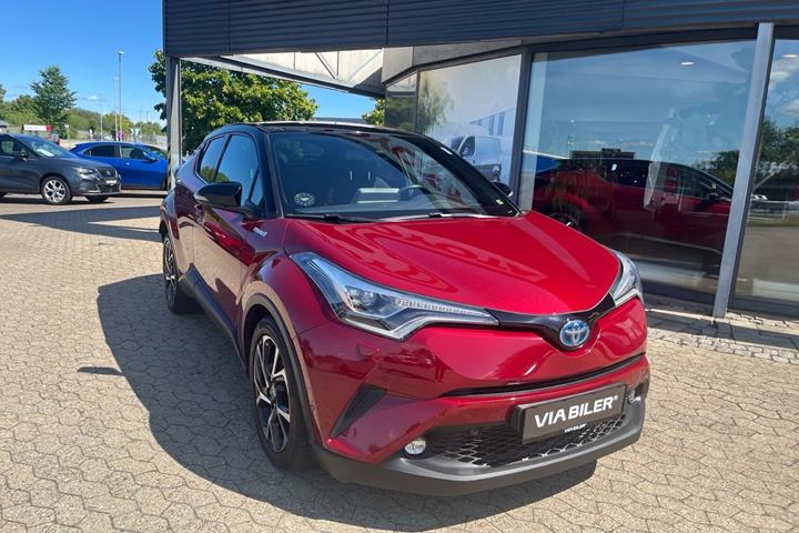 Rød Toyota C-HR fra 2018